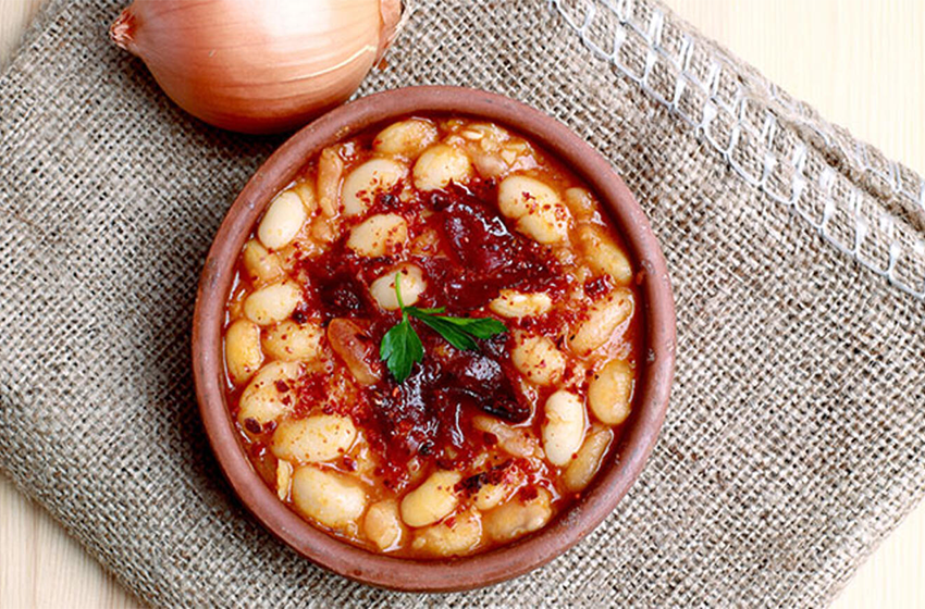 Sucuklu Kuru Fasulye Tarifi Sucuklu Kuru Fasulye Tarifi