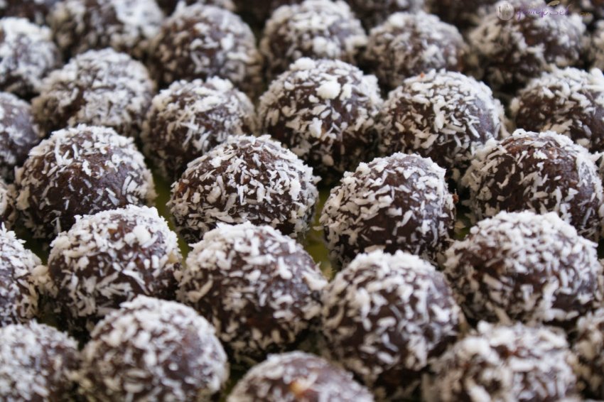 Çikolatalı Bisküvi Topları Tarifi