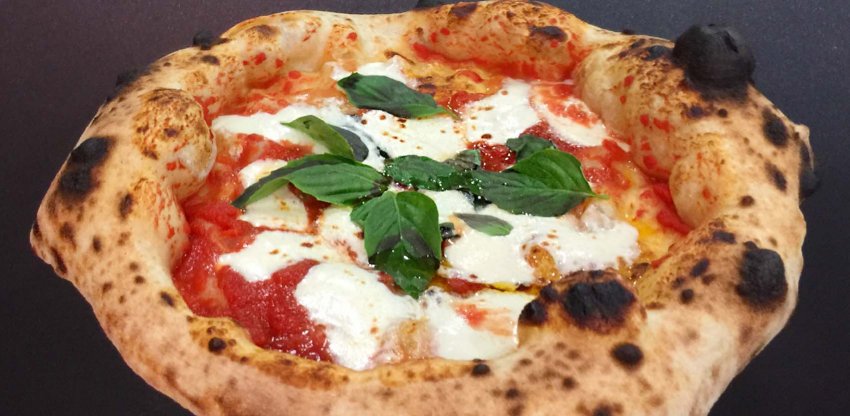 Neapolitan Pizza Tarifi