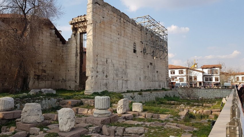 Augustus Tapınağı