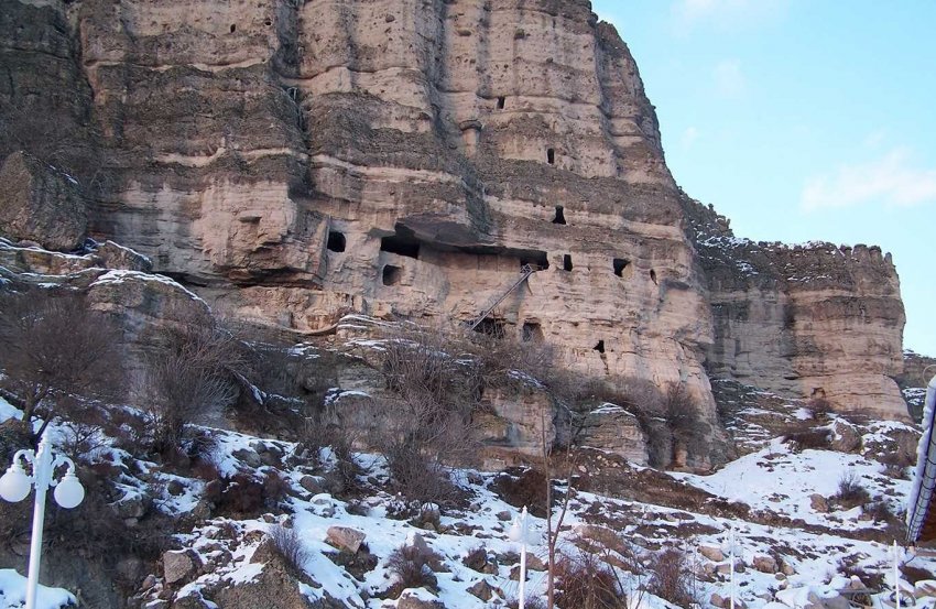 Seben Saklı Kaya Evleri